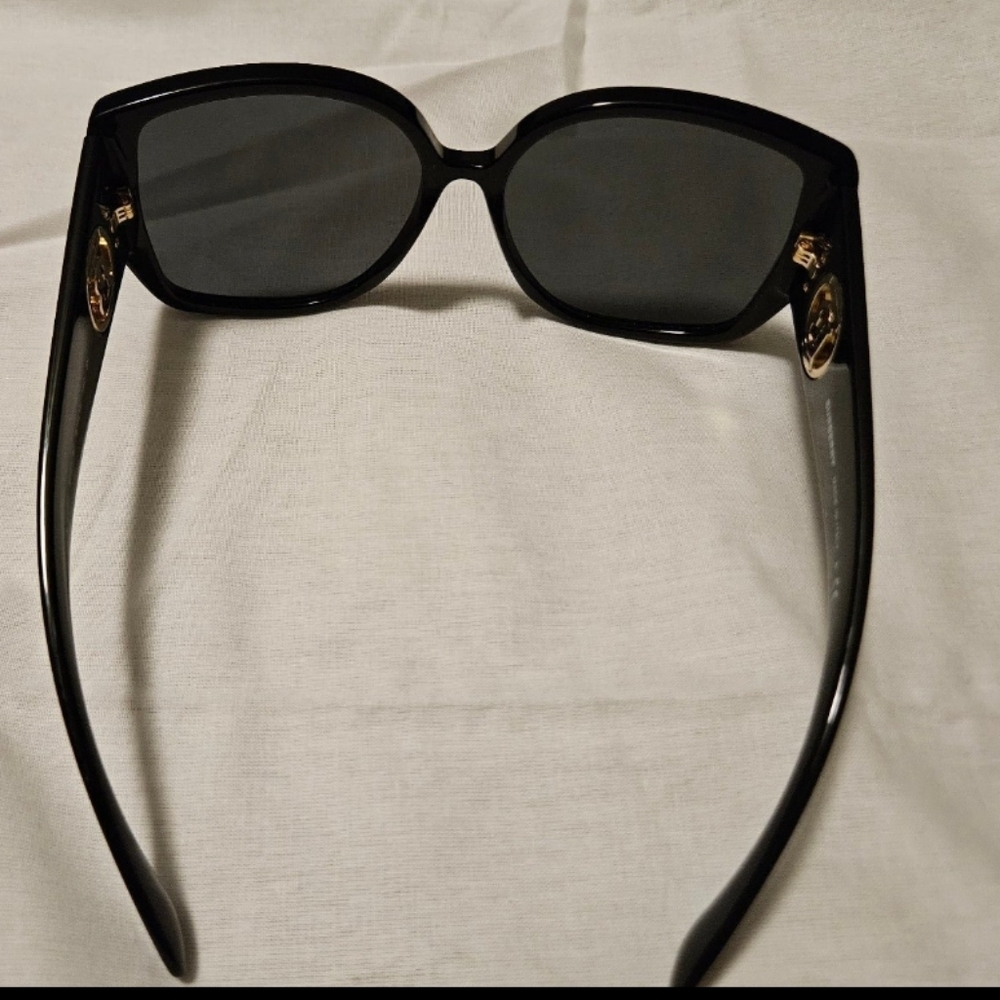 Burberry Sunglasses - Picture 4 of 6